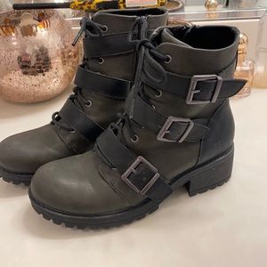 BOC combat boots, size 8